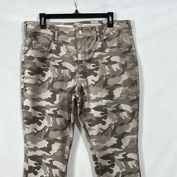 Anthropologie Pilcro Camo Print Pants Size 32P High Rise Skinny EUC - Picture 2 of 13